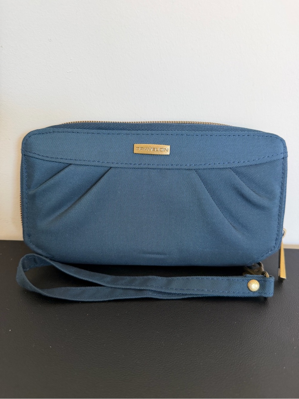 Travelon Blue Zip Around Wristlet Wallet Organizer